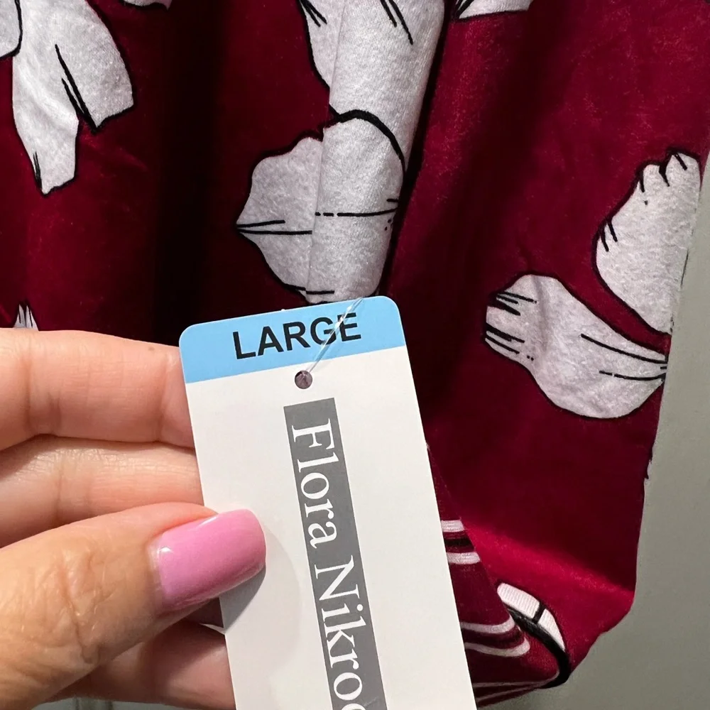 New Super comfy burgundy matching set pyjamas.Size L